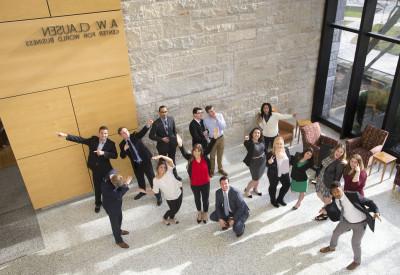 Velocity咨询公司的成员在a区摆姿势拍照. W. 克劳森世界商业中心.